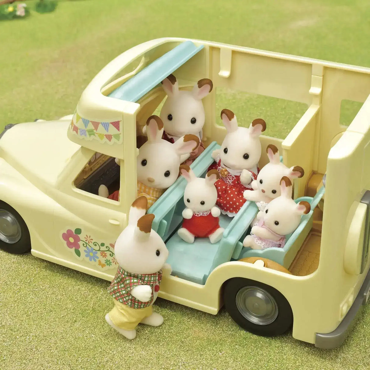 Sylvanian Families | Family Campervan