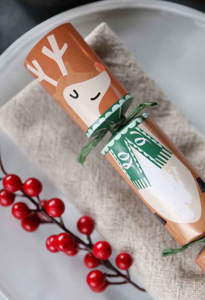 Christmas Crackers | Santa and Reindeer Deluxe Crackers | Pack of 8