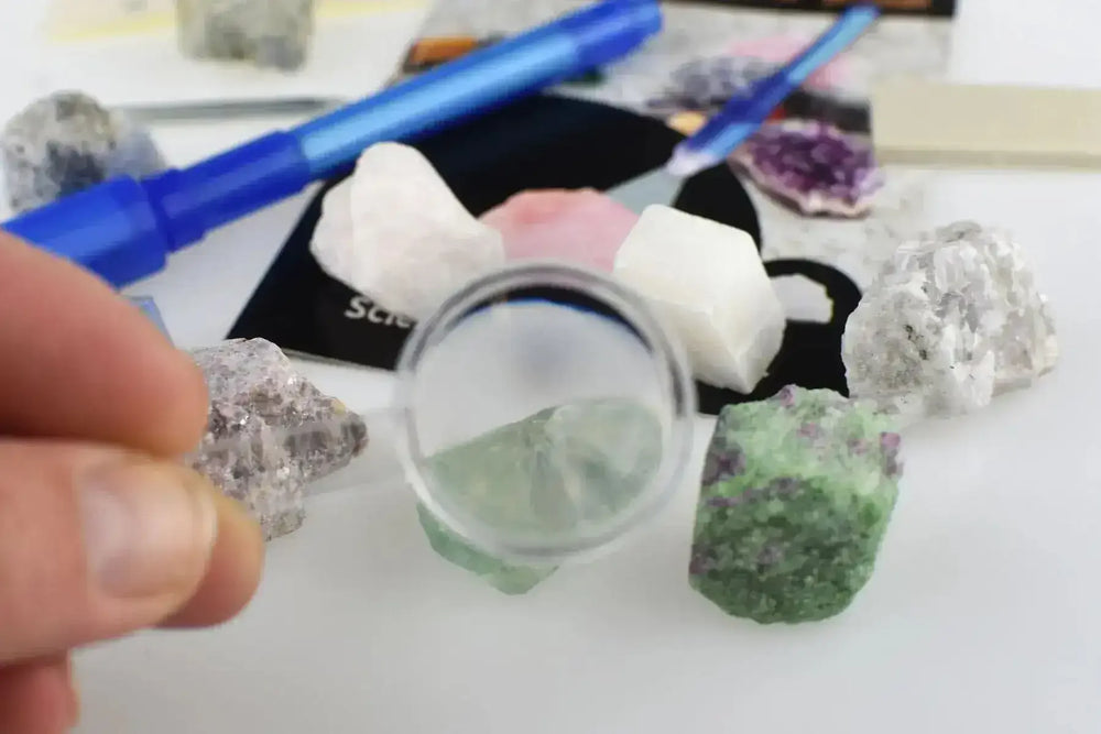 Deluxe Fluorescent Rocks Science Kit - Toybox Tales