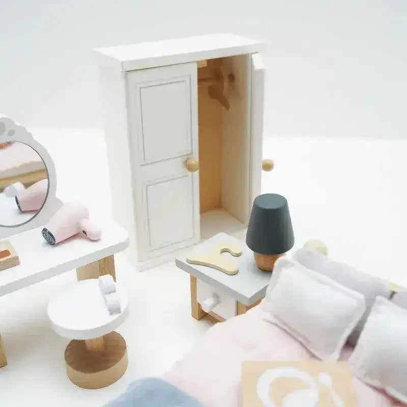 Daisylane Master Bedroom - Toybox Tales
