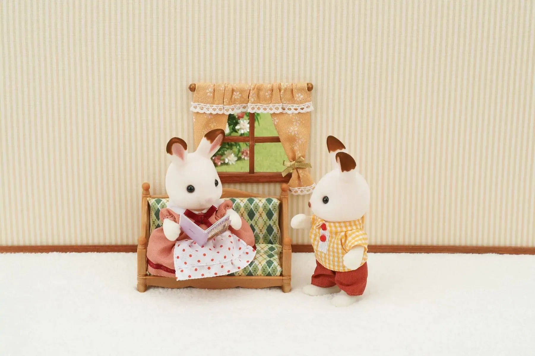 Sylvanian Families - Comfy Living Room Set - Toybox Tales