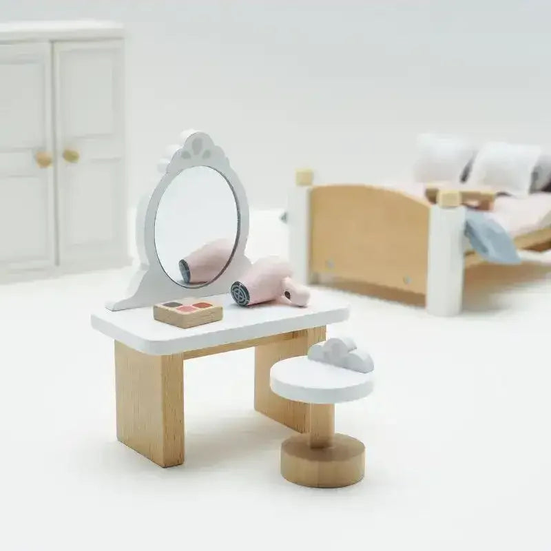 Daisylane Master Bedroom - Toybox Tales