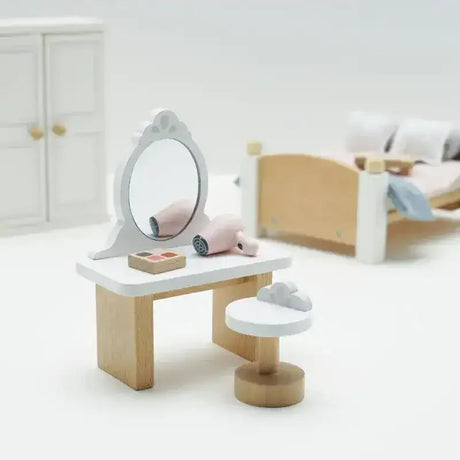 Daisylane Master Bedroom - Toybox Tales