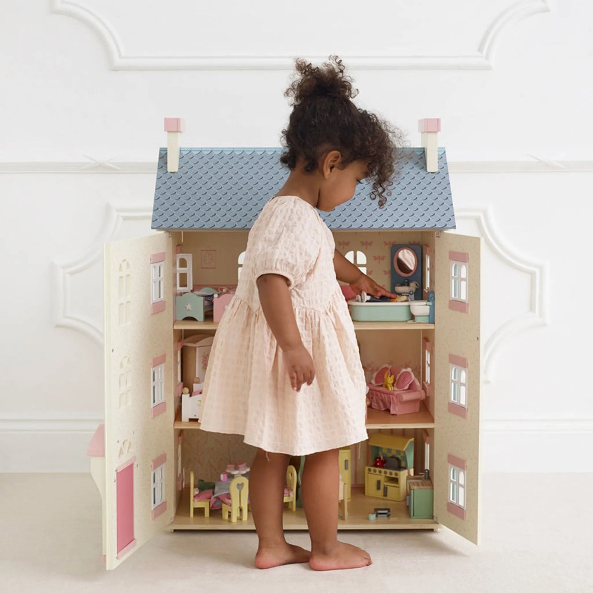 Daisylane Cherry Tree Hall Doll House - Toybox Tales