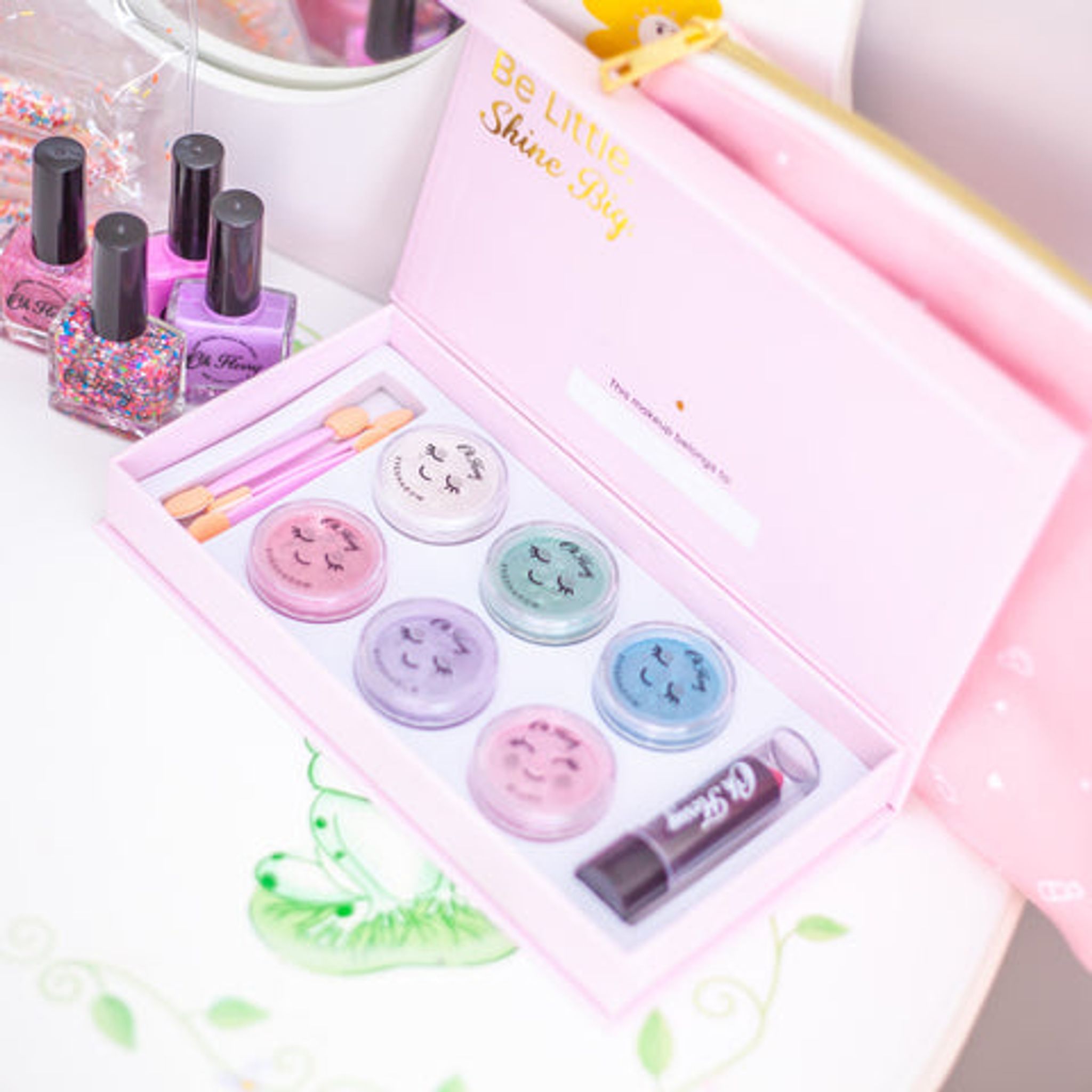 Oh Flossy Deluxe Makeup Set - Toybox Tales