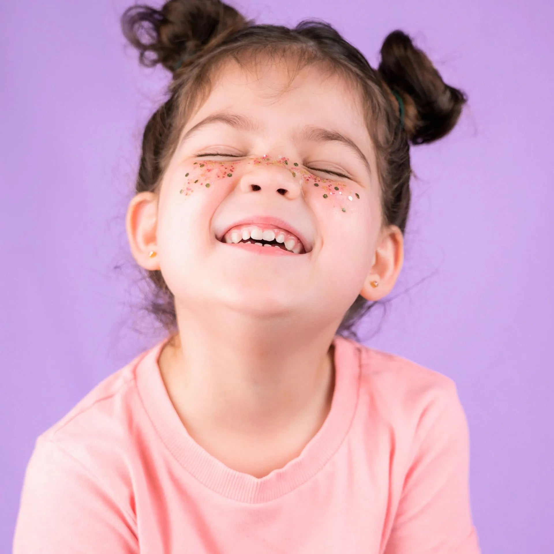 Oh-Flossy-Kids-Natural-Mackup-glitter-on-girls-face.jpg